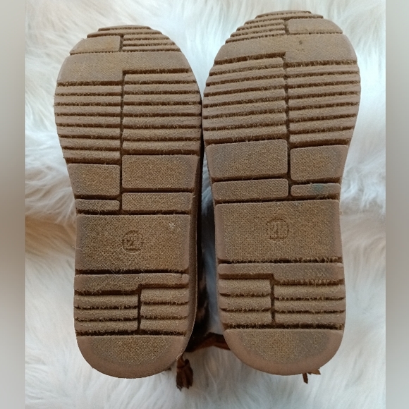 Faux Fur Girl's Boot, Size 12M Adorbs - Picture 2 of 8